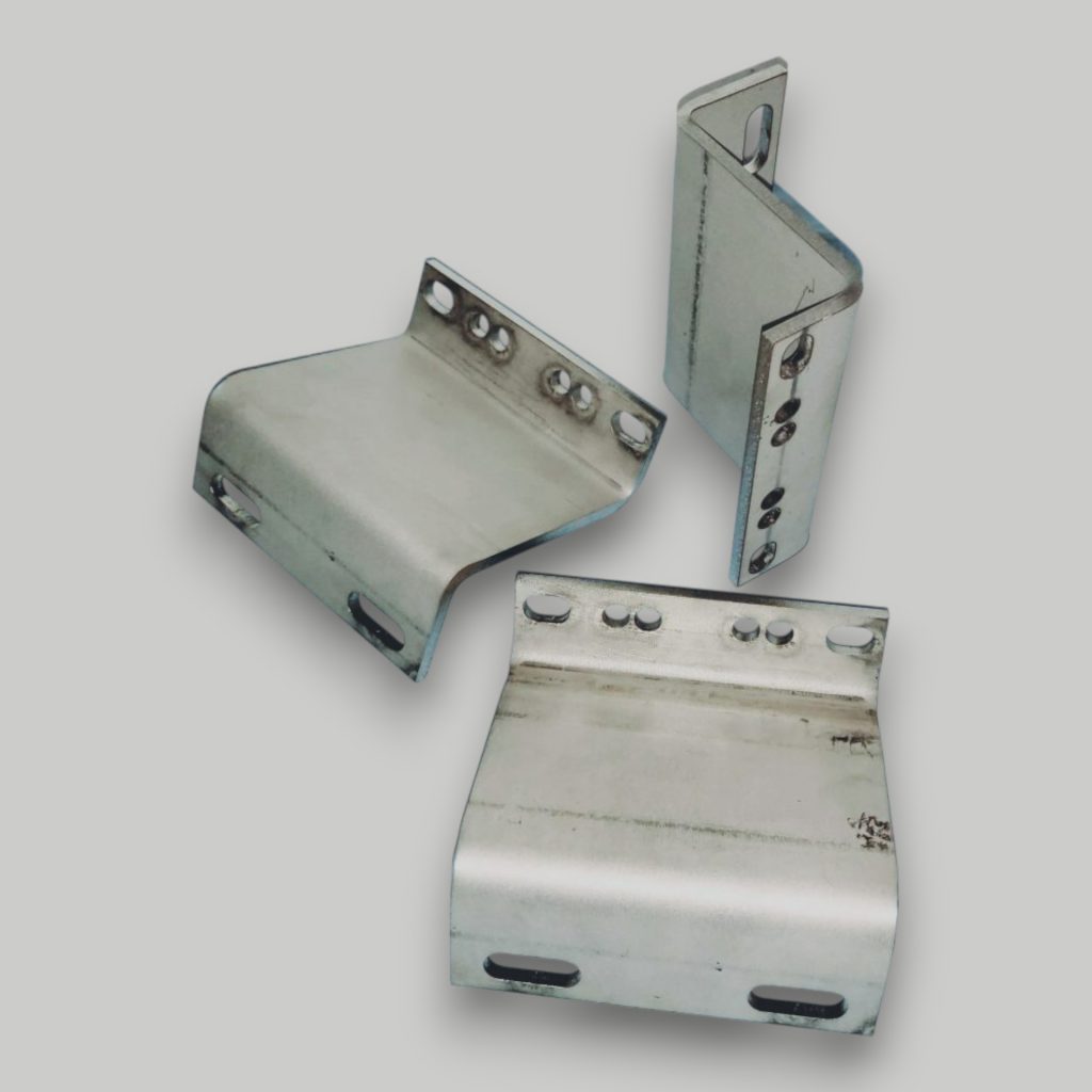 PRO-15-040 PIEZA DE ACERO INOXIDABLE T304 ACABADO PLANTA DE 3/16in CORTADA POR LASER CON 2 DOBLECES