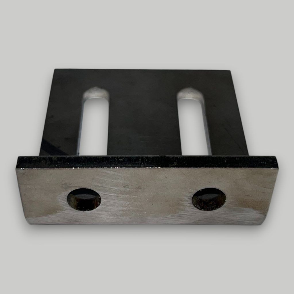 1061/100-B2 AVP302 PIEZA DE ACERO INOXIDABLE T304 DE 3/16 CORTADA POR LASER